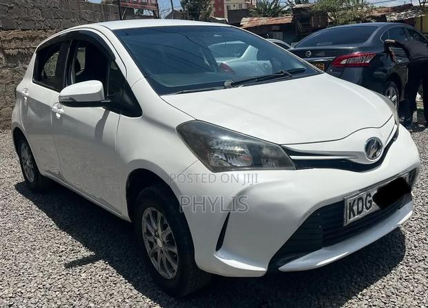 Toyota Vitz 1.3 FWD 5dr 2013 White
