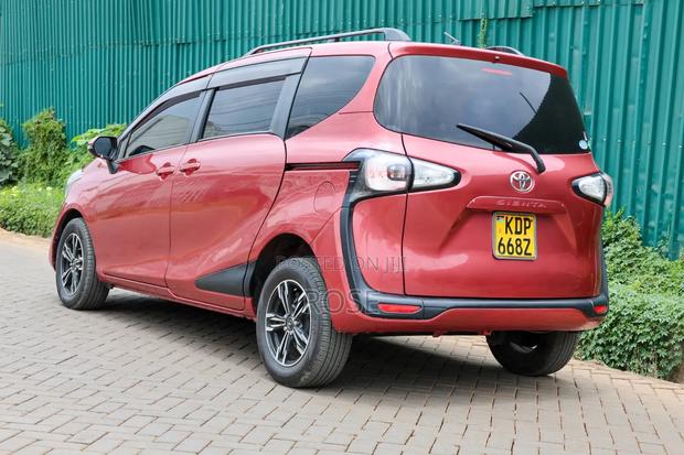 Toyota Sienta 2016 Pink
