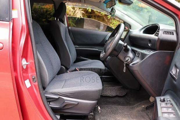 Toyota Sienta 2016 Pink