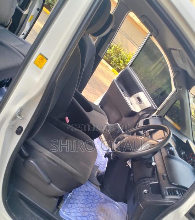 Toyota Noah 2011 White