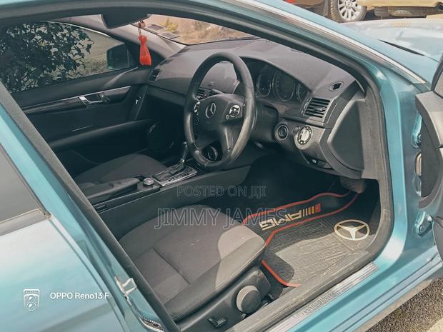 Mercedes-Benz C200 2011 Blue