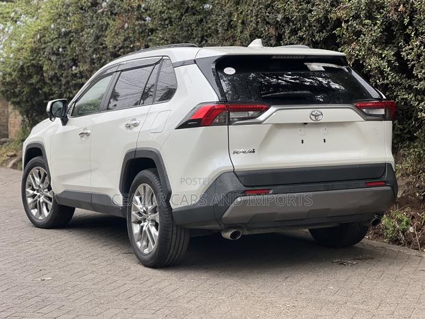 Toyota RAV4 Limited FWD 2019 White