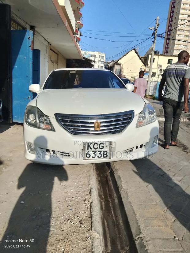 Toyota Crown 2009 White