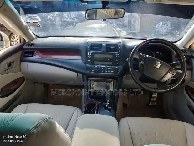 Toyota Crown 2009 White