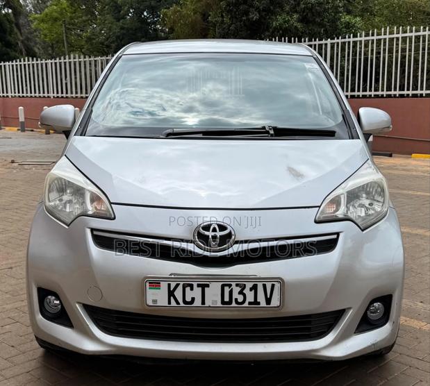 Toyota Ractis 1.5 FWD 2012 Silver