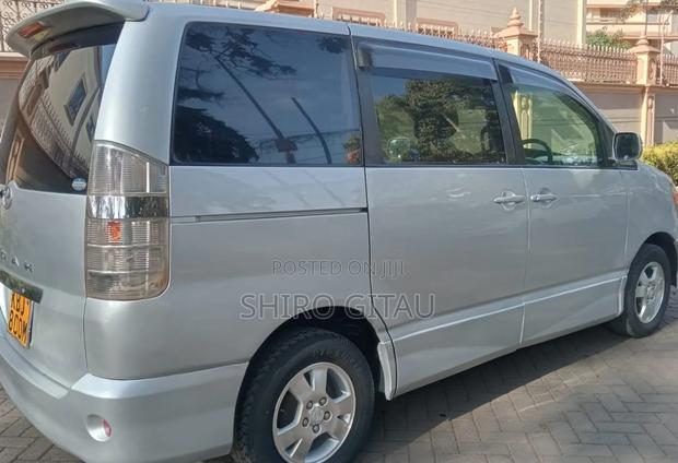 Toyota Noah 2.0 FWD (8 Seater) 2002 Silver
