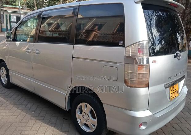 Toyota Noah 2.0 FWD (8 Seater) 2002 Silver