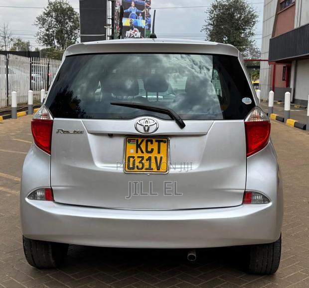 Toyota Ractis 1.5 AWD 2012 Silver