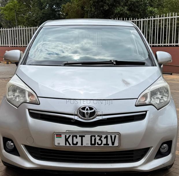 Toyota Ractis 1.5 AWD 2012 Silver