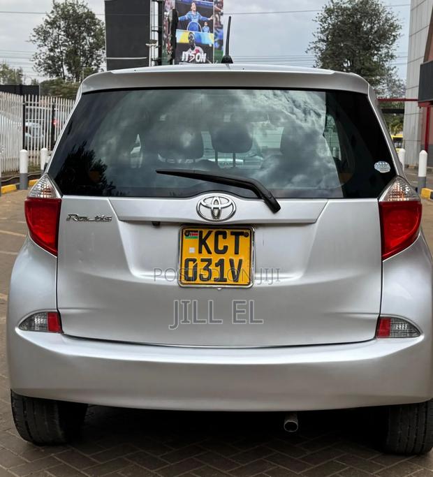 Toyota Ractis 1.5 AWD 2012 Silver