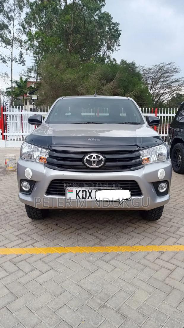 Toyota Hilux 2019 Silver