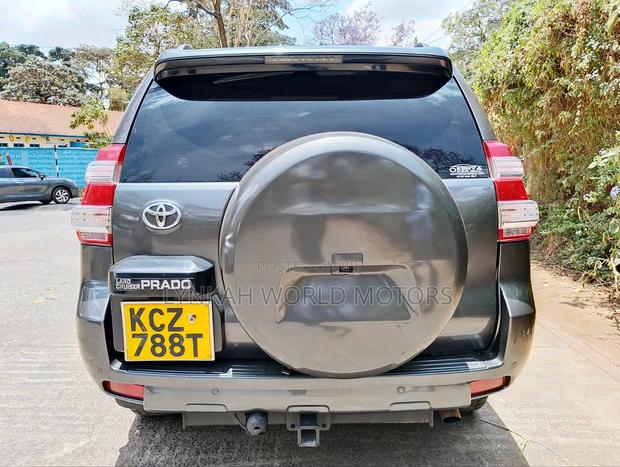 Toyota Land Cruiser Prado 2013 Gray