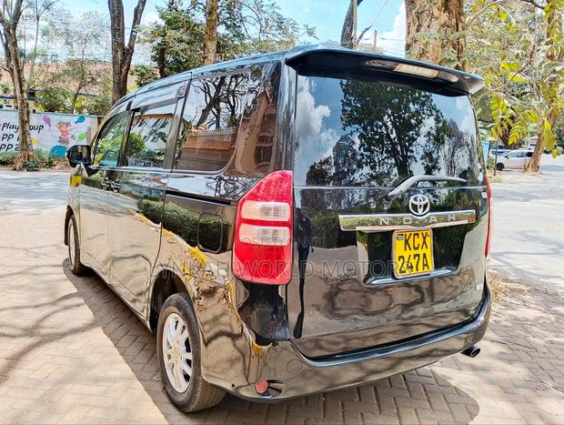 Toyota Noah 2013 Black