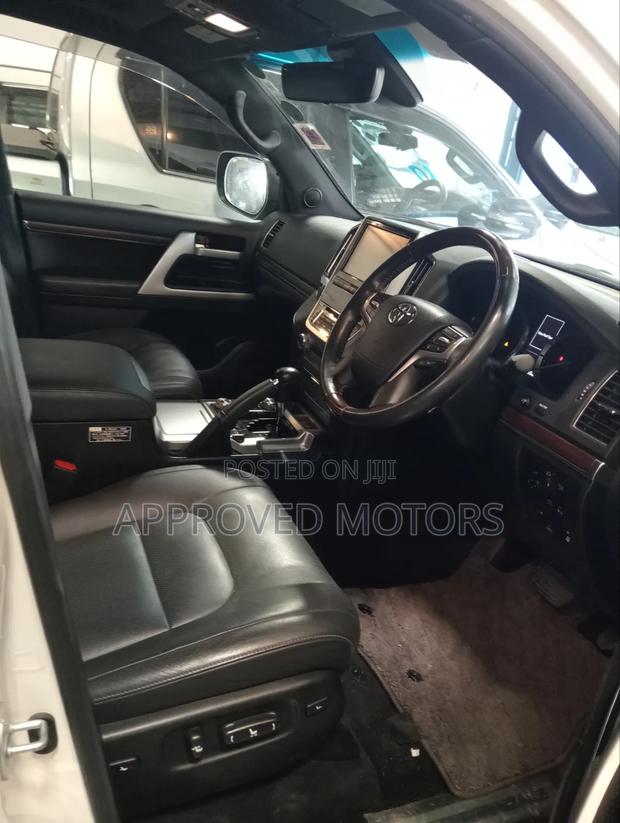 Toyota Land Cruiser 2019 White