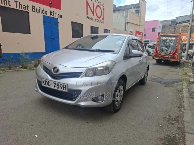Toyota Vitz 2014 Silver