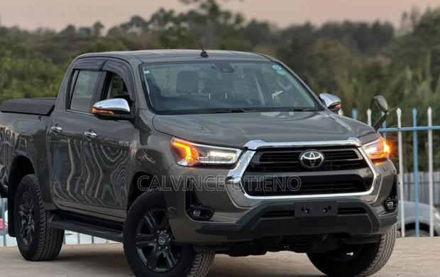 Toyota Hilux 2021 Gray