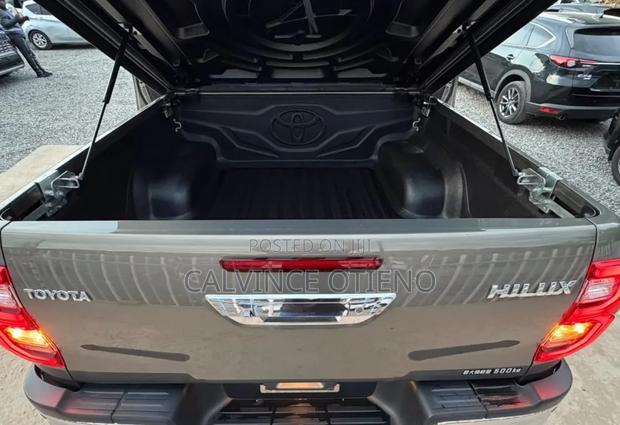 Toyota Hilux 2021 Gray