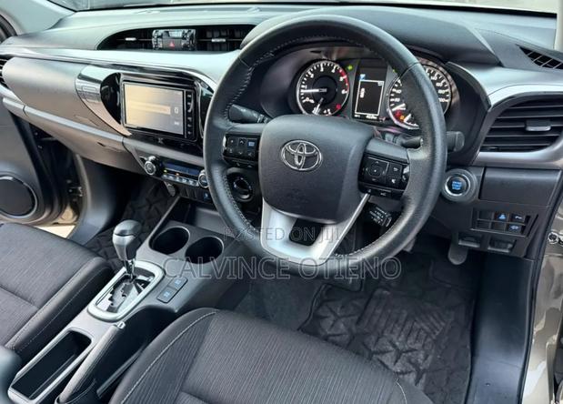 Toyota Hilux 2021 Gray