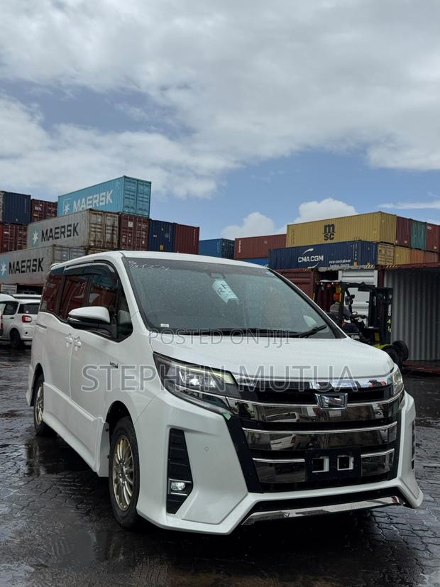 Toyota Noah 1.8 FWD Hybrid (7 seater) 2019 White