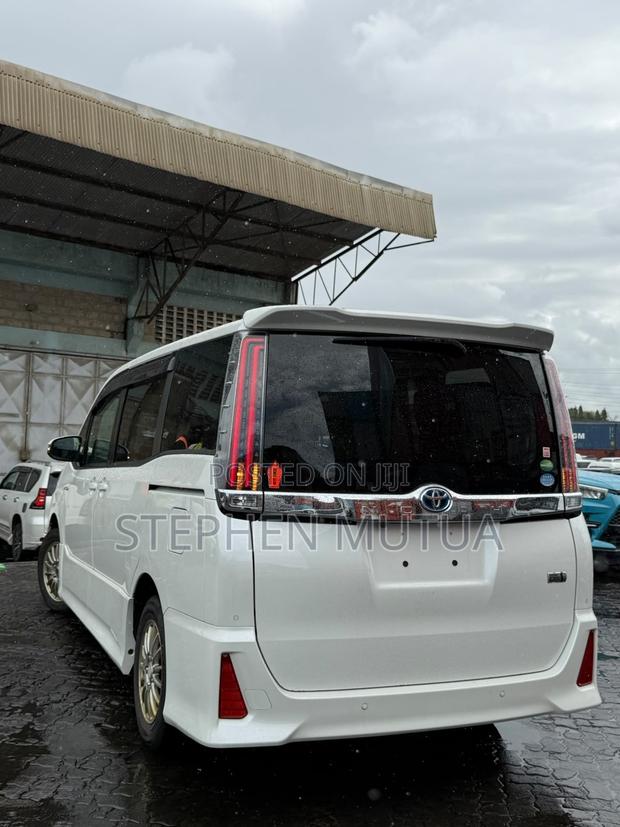 Toyota Noah 1.8 FWD Hybrid (7 seater) 2019 White