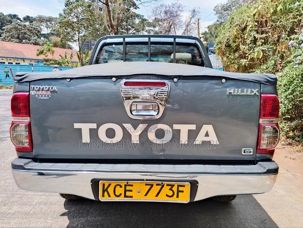 Toyota Hilux 2008 Gray