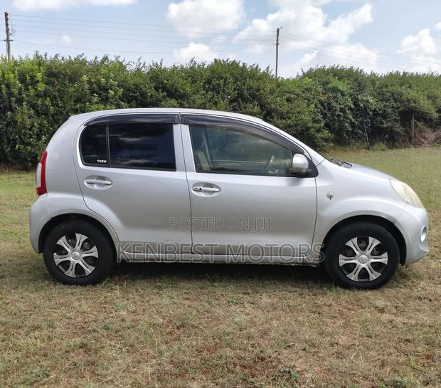 Toyota Passo 2017 Silver