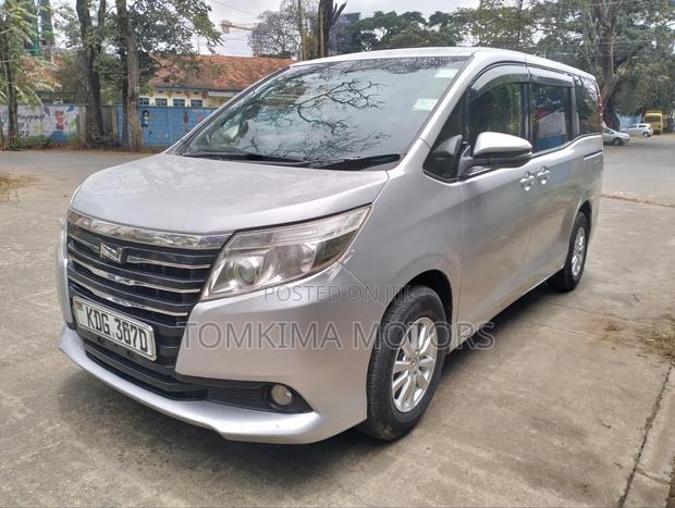 Toyota Noah 2015 Silver