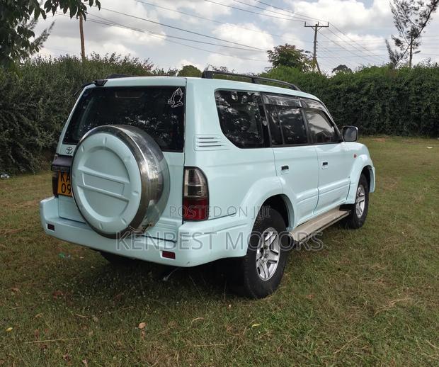 Toyota Land Cruiser Prado 2001 White