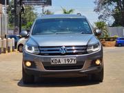 Volkswagen Tiguan S 4Motion 4dr SUV AWD (2.0L 4cyl Turbo 6A) 2015 Gray for sale