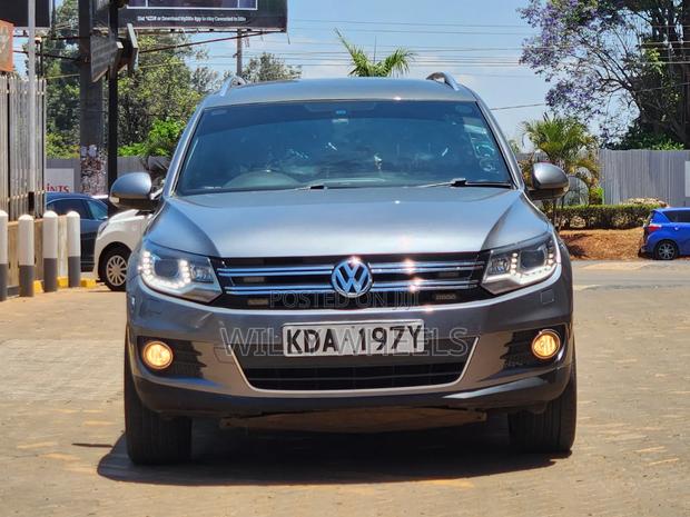 Volkswagen Tiguan S 4Motion 4dr SUV AWD (2.0L 4cyl Turbo 6A) 2015 Gray