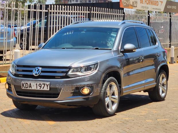 Volkswagen Tiguan S 4Motion 4dr SUV AWD (2.0L 4cyl Turbo 6A) 2015 Gray