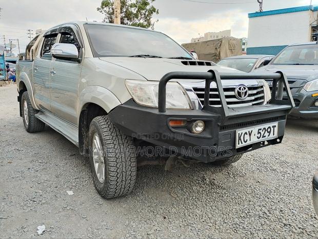 Toyota Hilux 2013 Silver