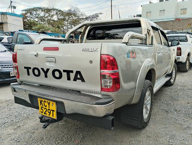 Toyota Hilux 2013 Silver