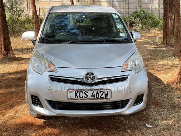 Toyota Ractis 2011 Silver