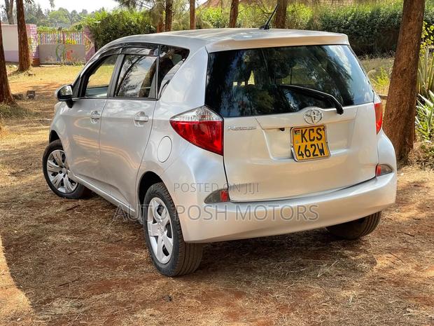 Toyota Ractis 2011 Silver