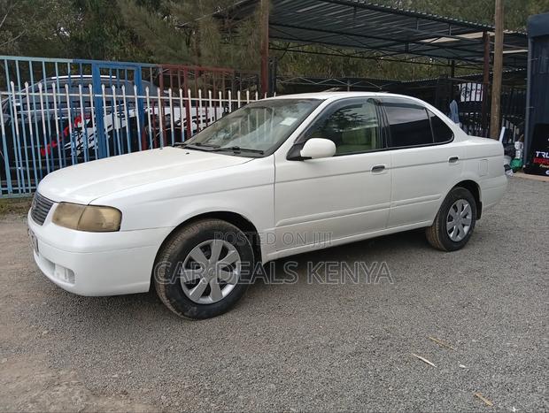 Nissan FB15 2005 White