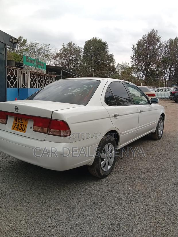 Nissan FB15 2005 White