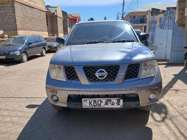 Nissan Navara 2.5 dCi 2011 Gray