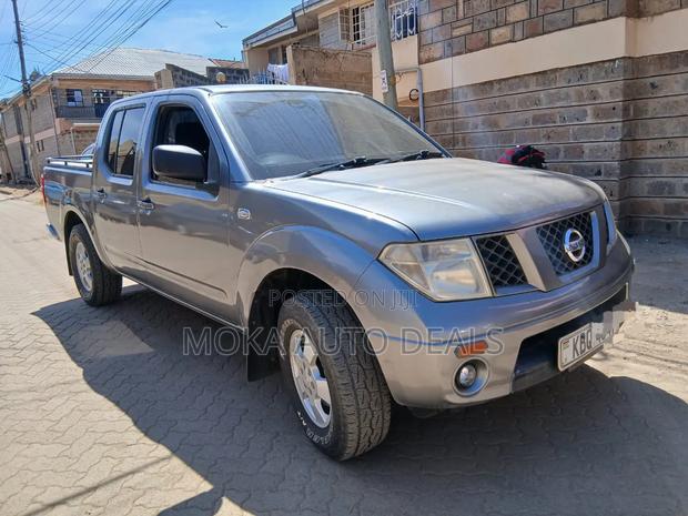 Nissan Navara 2.5 dCi 2011 Gray