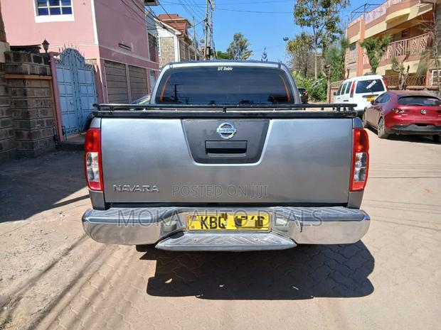 Nissan Navara 2.5 dCi 2011 Gray