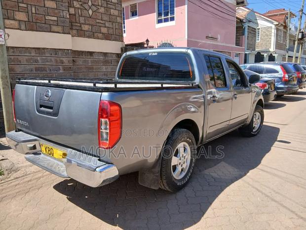 Nissan Navara 2.5 dCi 2011 Gray