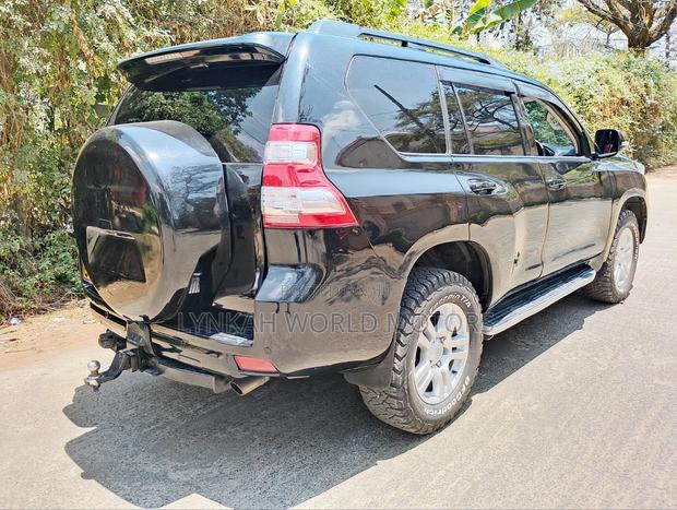 Toyota Land Cruiser Prado 2011 Black