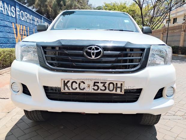 Toyota Hilux 2015 White