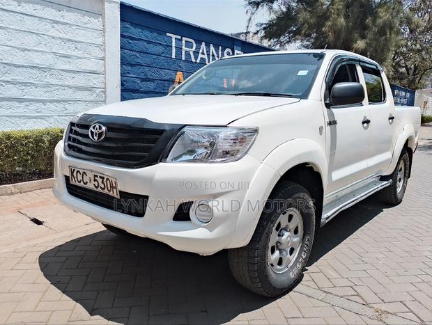Toyota Hilux 2015 White