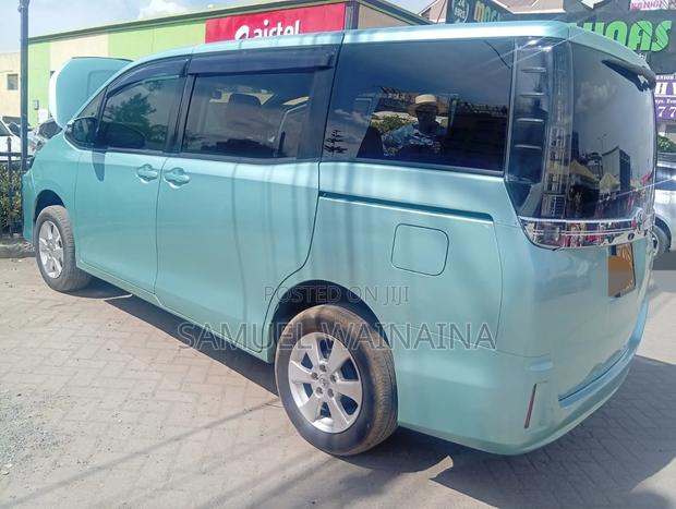 Toyota Voxy V 2WD 7-Seater 2017 Blue