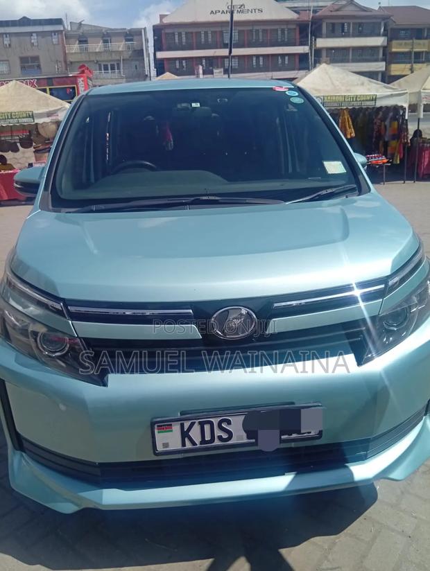 Toyota Voxy V 2WD 7-Seater 2017 Blue