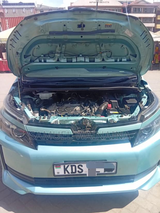 Toyota Voxy V 2WD 7-Seater 2017 Blue