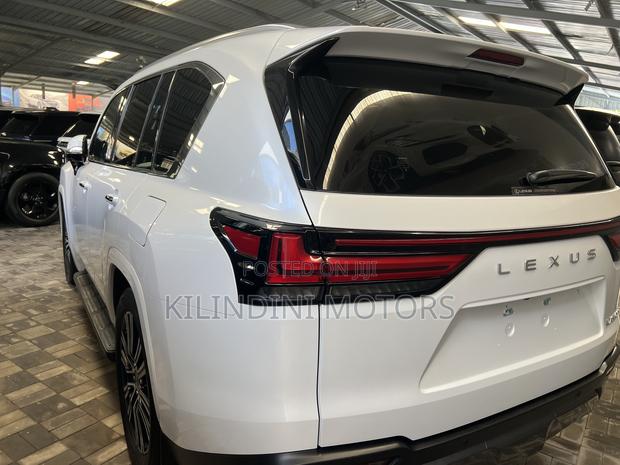 Lexus LX 2023