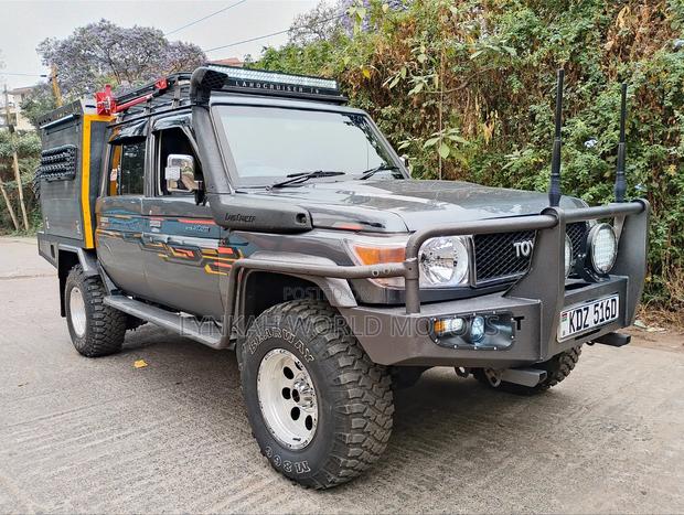 Toyota Land Cruiser 2014 Gray