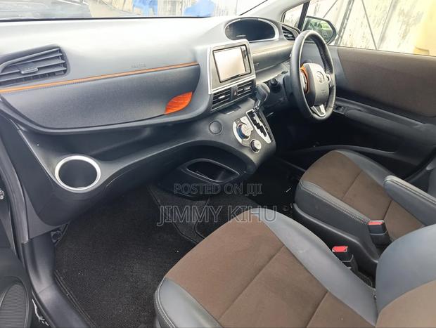 Toyota Sienta 1.5 AWD 2019 Brown